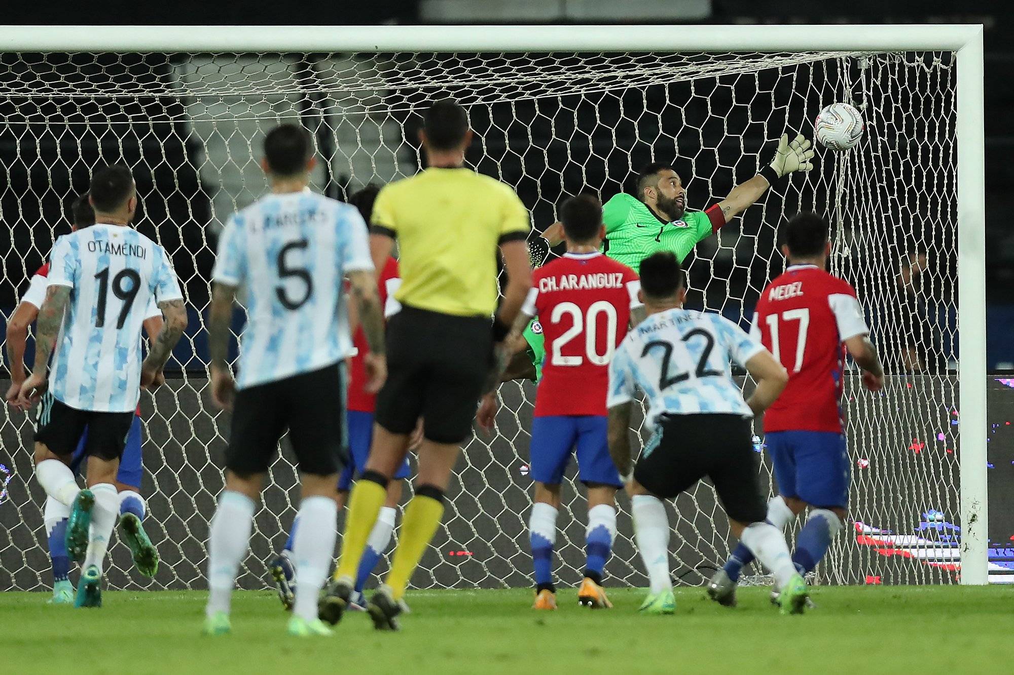 «كوبا أميركا» في كرة القدم : تعادل الأرجنتين مع تشيلي (1-1)