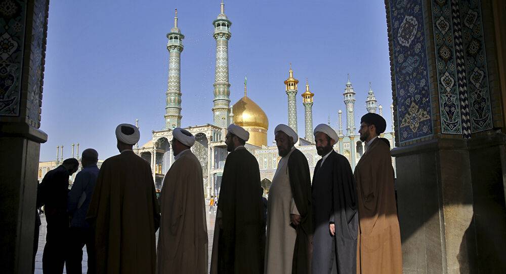 إيران تستدعي سفير بريطانيا لديها