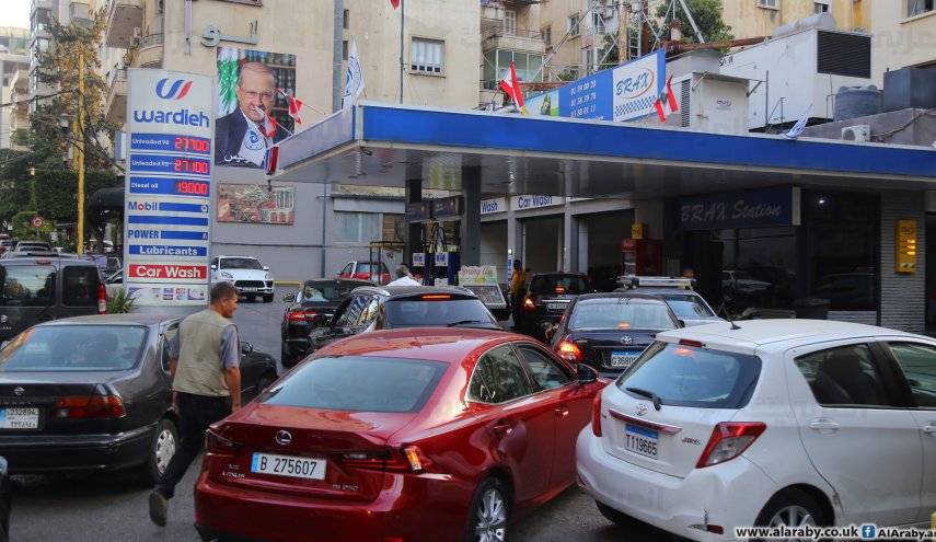 بيع البنزين في "الغالونات".. والسعر في السوق السوداء بقارب الـ100 ألف