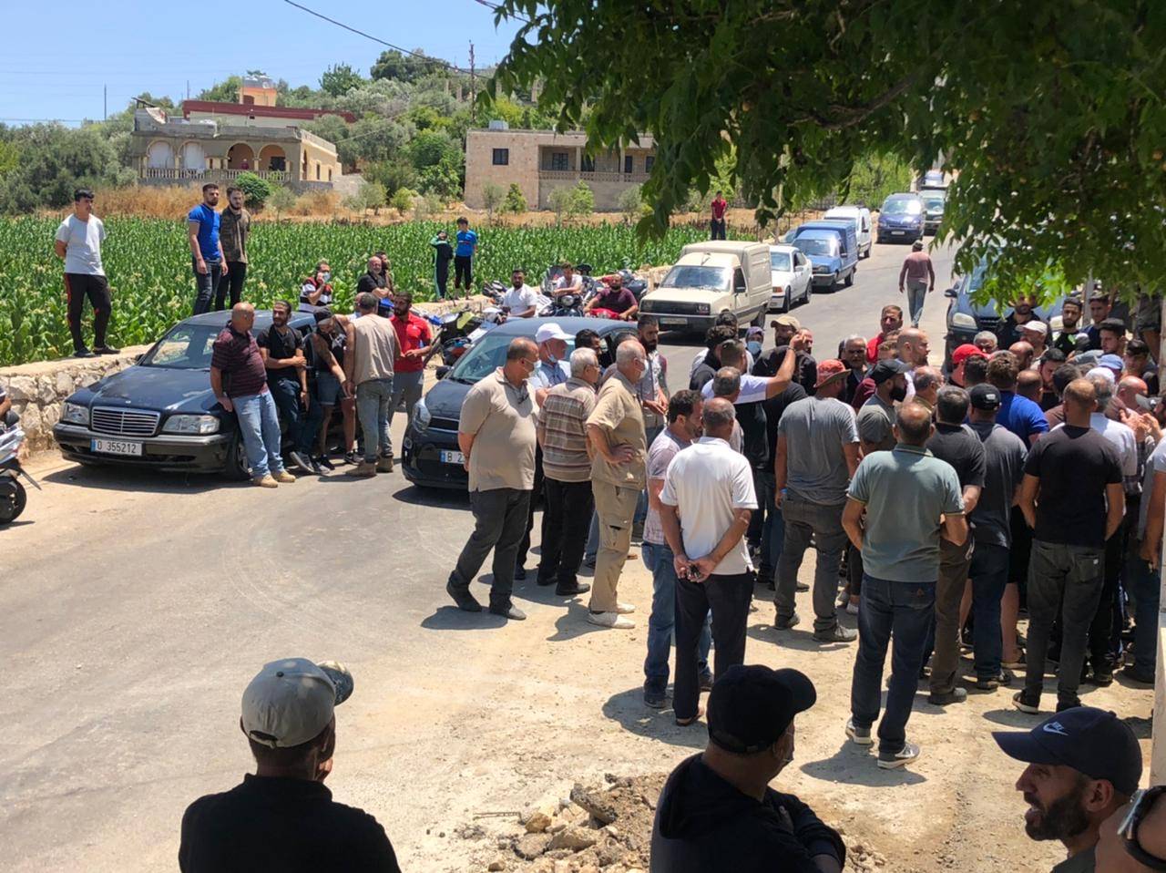 وقفة احتجاجية لاهالي حولا أمام مشروع توزيع المياه في مركبا