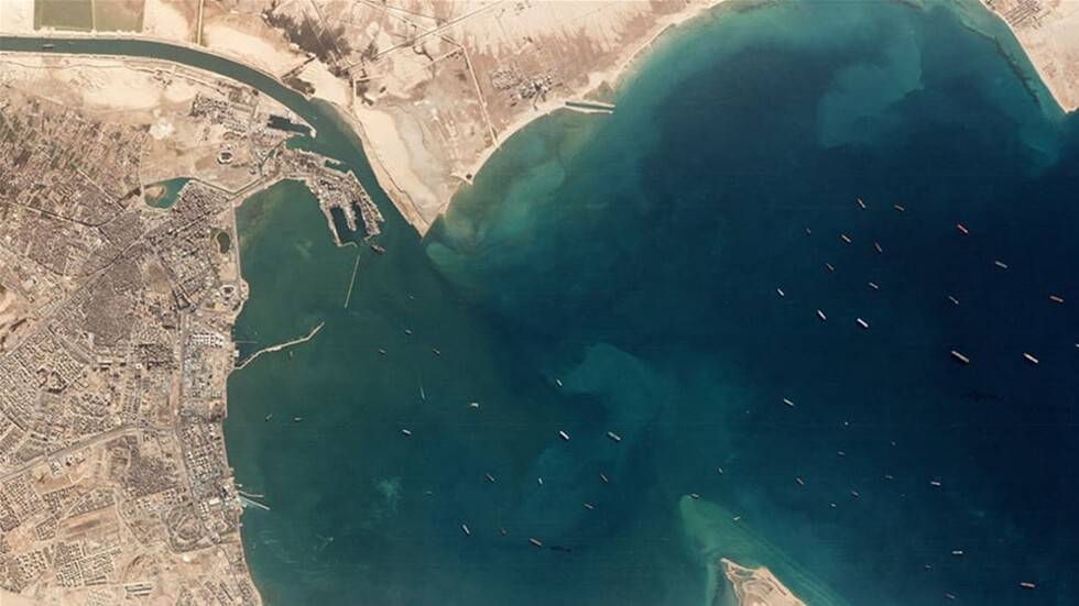 مصر.. كراكة ضخمة تنضم إلى أسطول قناة السويس (صور)