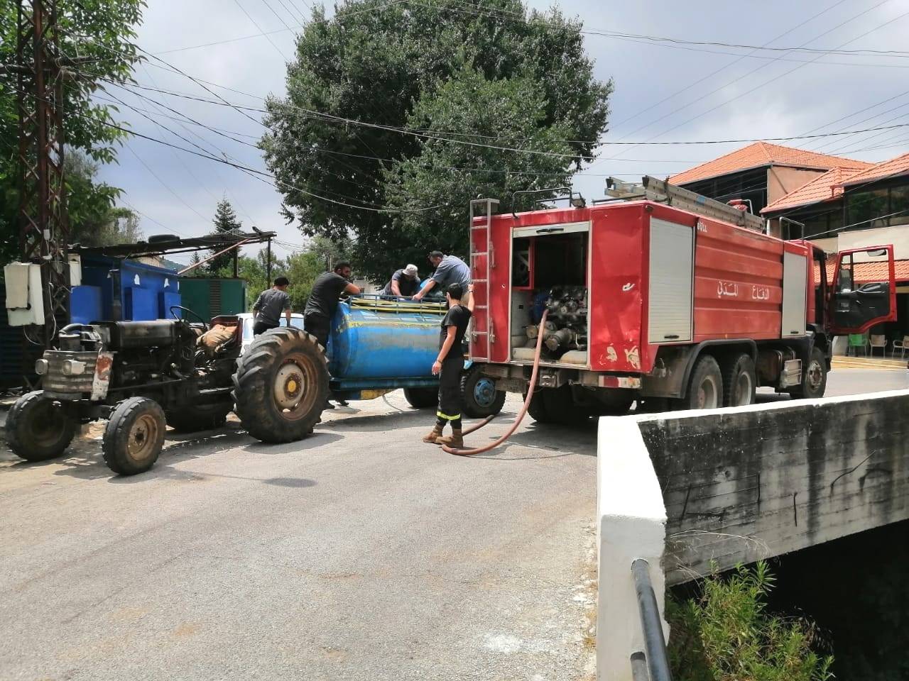 إخماد حريق في أحراج بزبينا