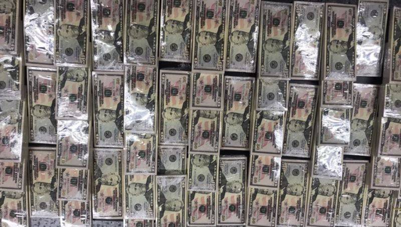 احباط عملية تهريب 480 الف دولار مزيفة