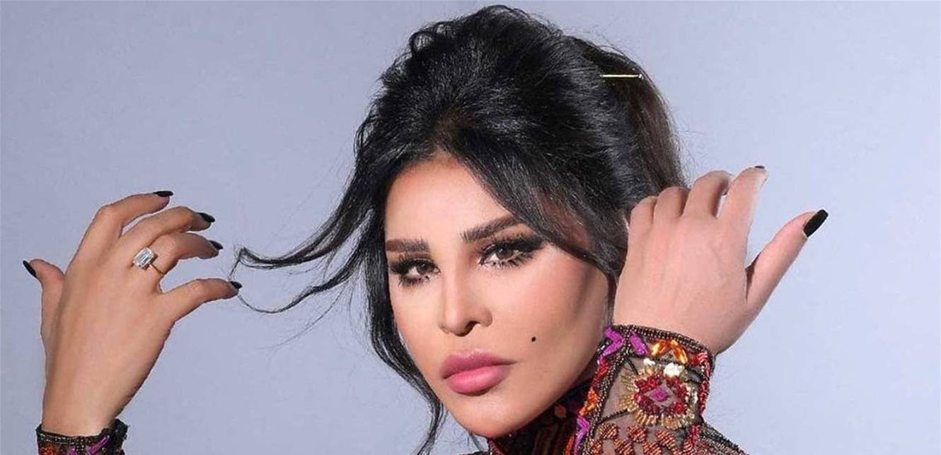 أحلام تسلّم تاج "الملكة" لشريهان