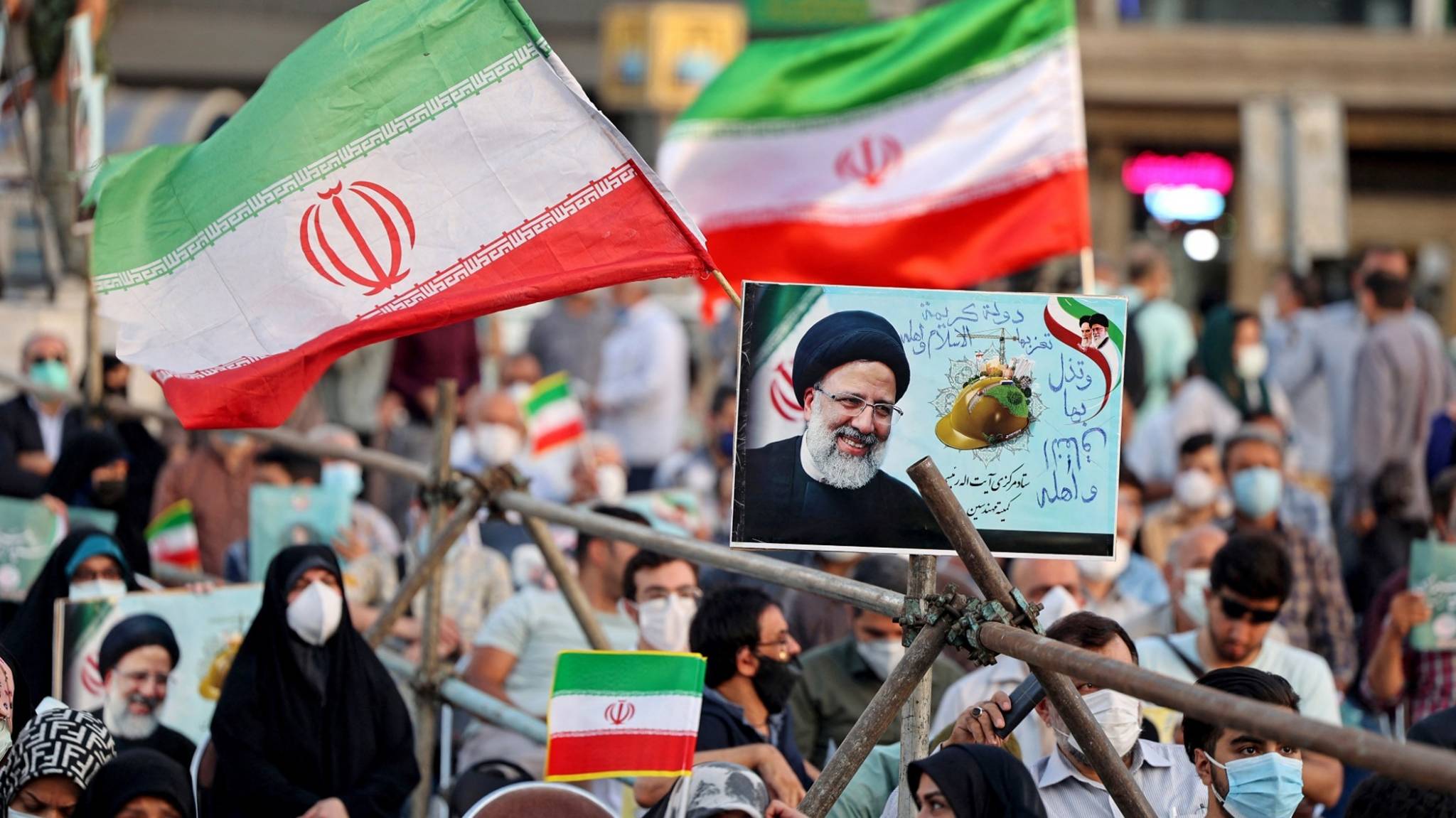 ايران: يوم انتخابي طويل وخامنئي يحذر من تأثير انخفاض المشاركة