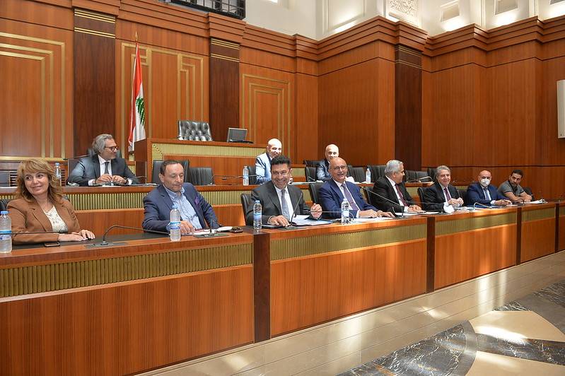 «لجنة الاشغال» ناقشت أزمة البنزين ووقف الدعم