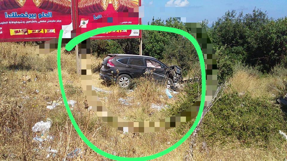 انقلاب سيارة رباعية الدفع على اوتستراد القلمون