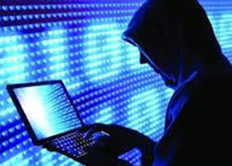 مبتز أقدم على قرصنة أكثر من 750 حساباً..
