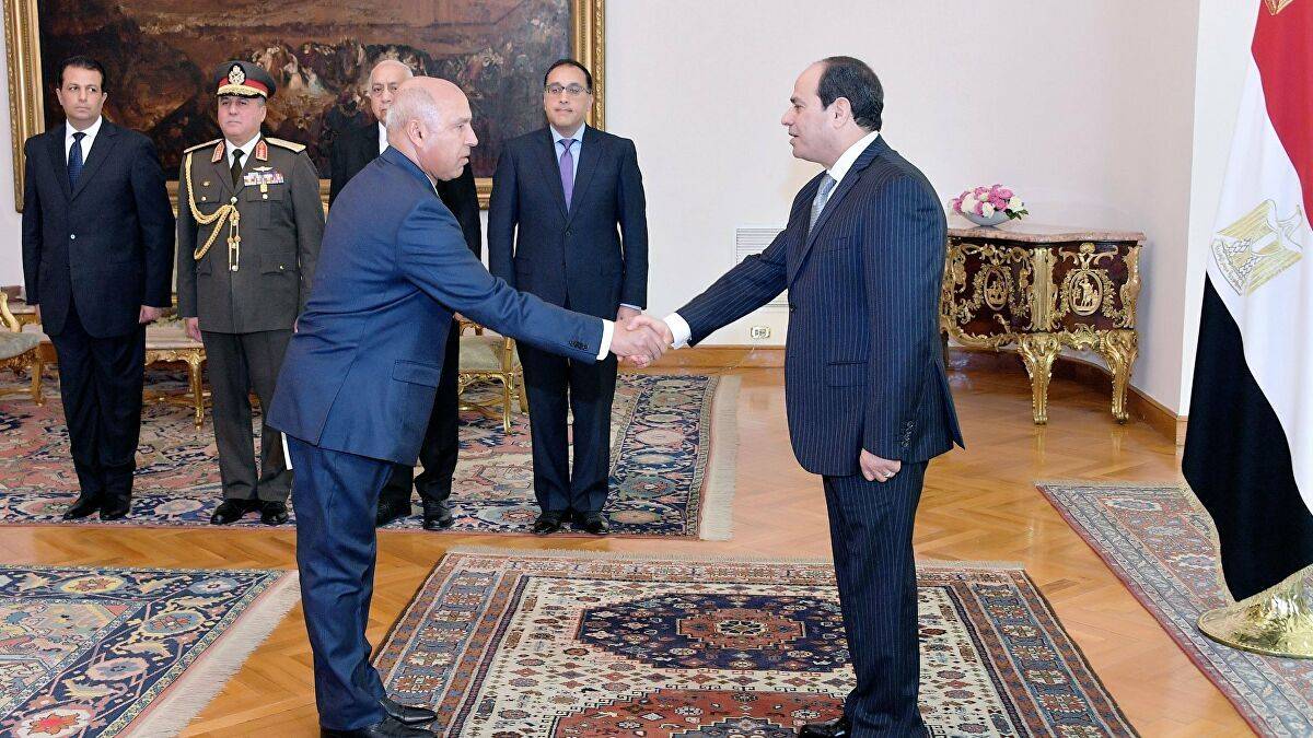 وزير النقل المصري يلمح إلى إسناد إدارة هيئة السكك الحديدية لشركات أجنبية