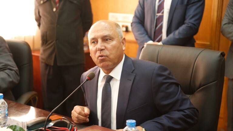 رد فعل غير متوقع لوزير النقل بعد حادث قطار حلوان