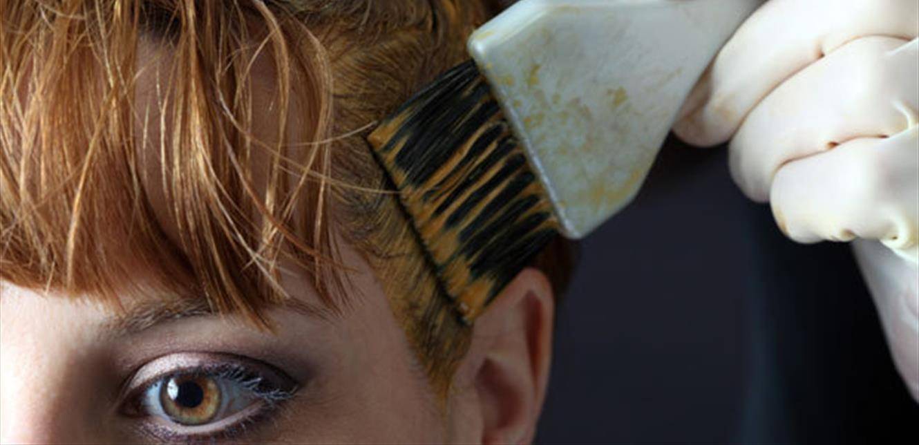 5 وسائل لإزالة صبغة الشعر عن بشرتك.. ما هي؟