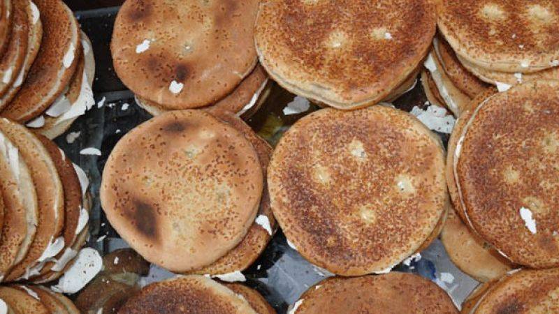 الكعكة الطرابلسية اكلة الفقير هل يحرم منها؟