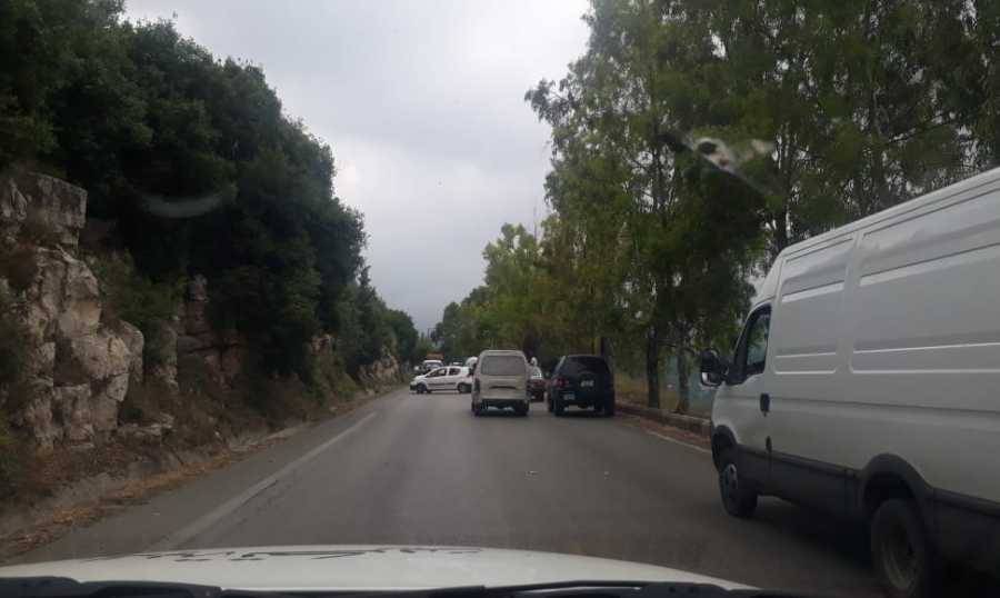 طرق لبنان رهن الإحتجاجات...اغلاق وفتح