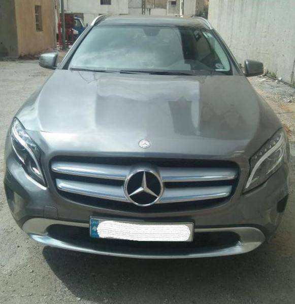 استغل وجود مفتاح السيارة بداخلها ليسرقها.. فوقع في قبضة قوى الأمن