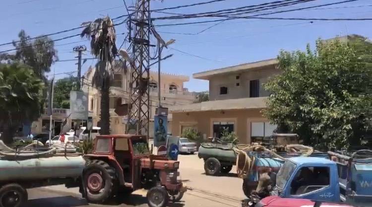 محتجون قطعواالطريق العام في ساحة بركة ميس الجبل