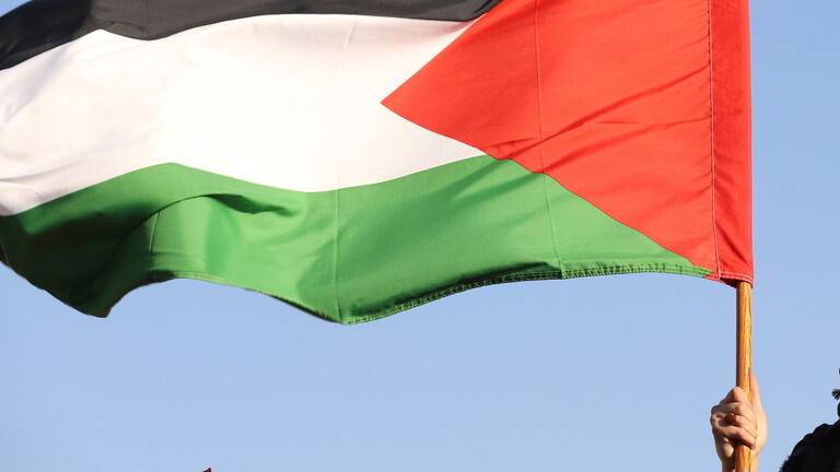 كيف علّق الاتحاد الأوروبي وكندا على وفاة الناشط الفلسطيني نزار بنات؟