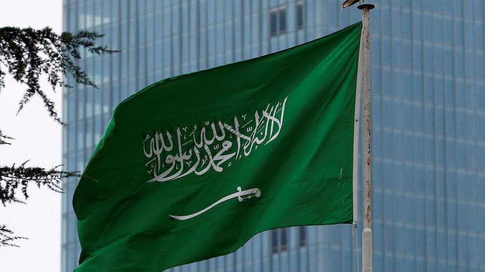 السعودية تبحث مسألة إقامة منطقة صناعية في سلطنة عمان