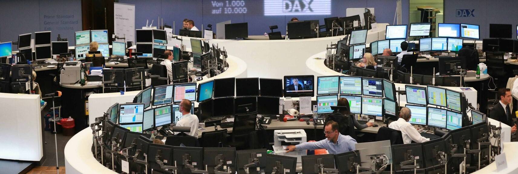 أسهم أوروبا قرب مستوى قياسي مرتفع