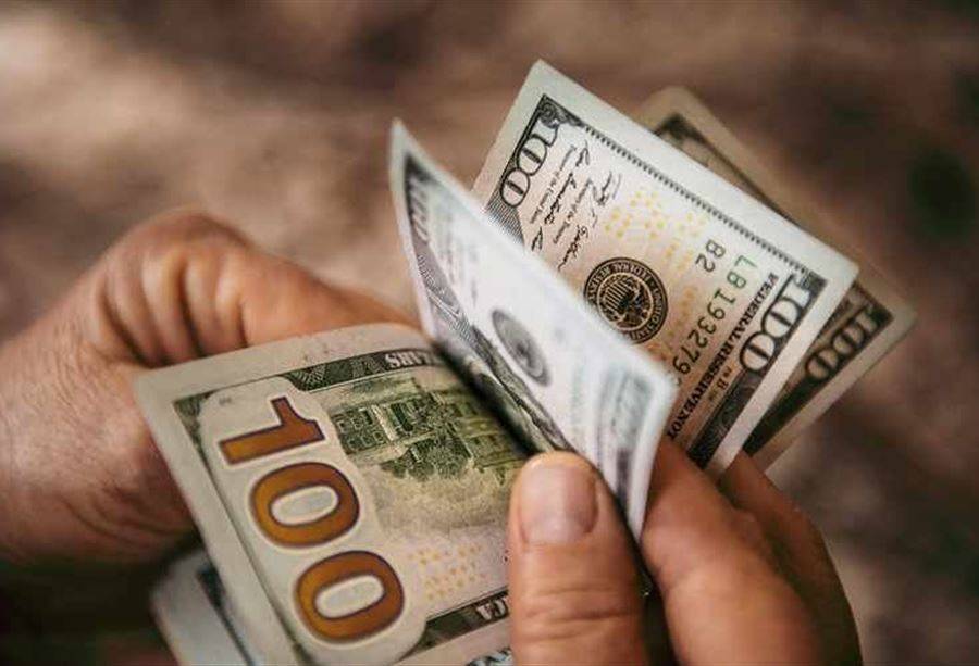 بعد الإحتجاجات... دولار السوق السوداء يواصل إرتفاعه!