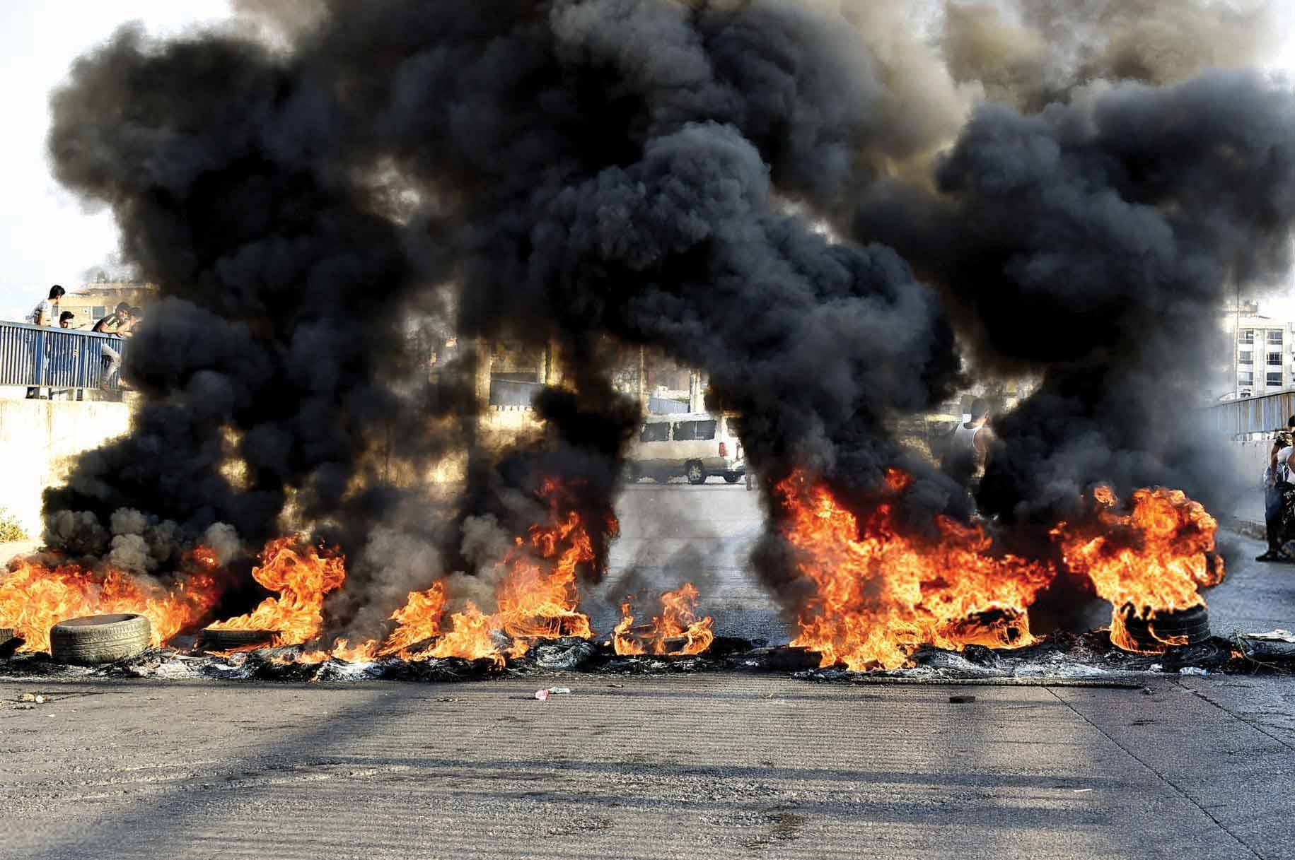«انقلاب» اميركي ــ اسرائيلي يعطل التدخل الاوروبي : الفوضى تنهك حزب الله
المقايضة بعد «فيينا» :  الانقاذ الاقتصادي مقابل الترسيم «والصواريخ الدقيقة»؟
حلول «ترقيعية» لأزمة المحروقات... و«الشارع» يتحرك ودياب يرضخ للضغوط!