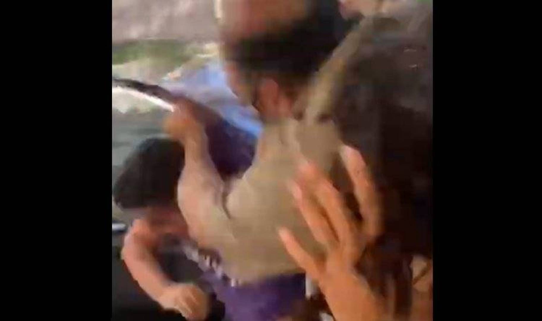 بالفيديو.. مرافق زوجة مخزومي يعتدي على شاب وفتاتين