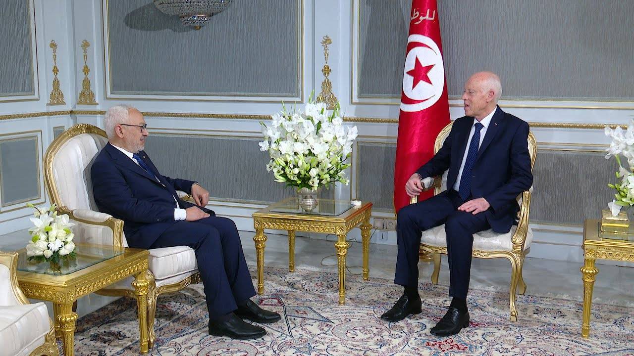 بعد قطيعة 6 أشهر.. كيف كان لقاء الغنوشي بالرئيس التونسي؟