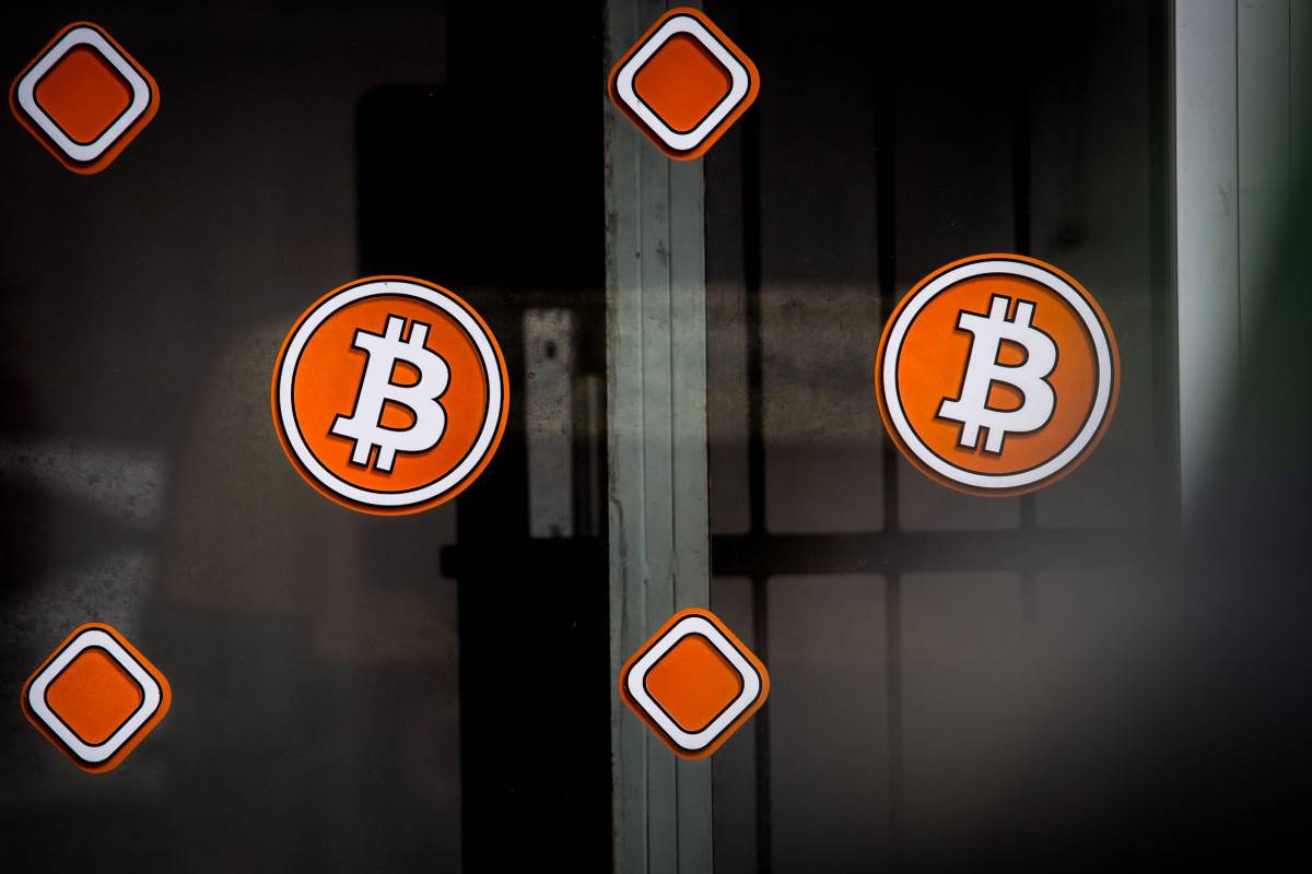 "بتكوين" تهبط مجدداً إلى 30 ألف دولار وسط تحذيرات من تحديات على المدى القريب