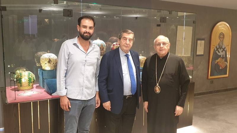 الفرزلي زار درويش مهنئاً