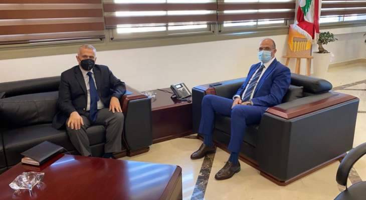 حسن بحث مع طرابلسي وحسين شؤون القطاع الإستشفائي