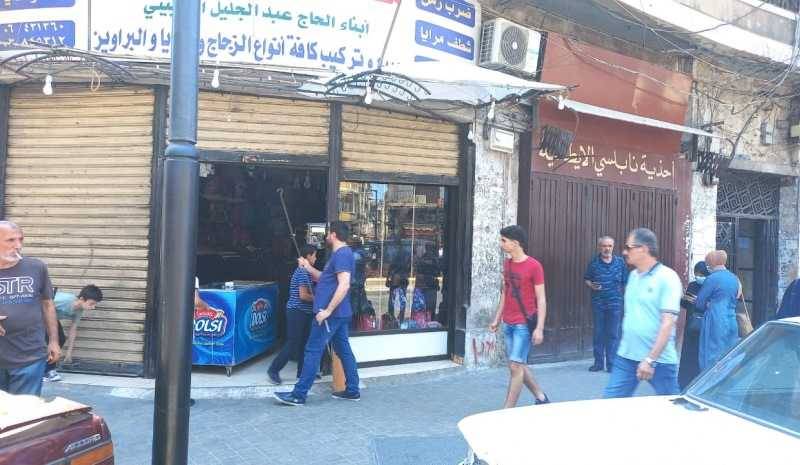 الدولار يحلّق: زحمة على المحطات وإقفال طرقات ومحلات