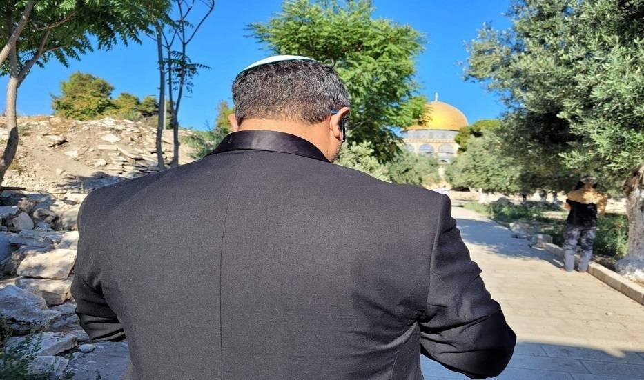 عضو متطرف بالكنيست الإسرائيلي يقتحم الأقصى