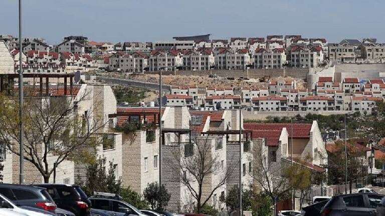 مستوطنون إسرائيليون يطلقون النار على سيارة فلسطينية جنوب نابلس