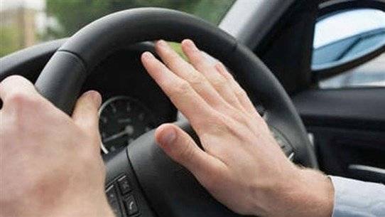 فقط في لبنان: تلاسن وتدافع وإطلاق نار بسبب "زمّور سيارة"