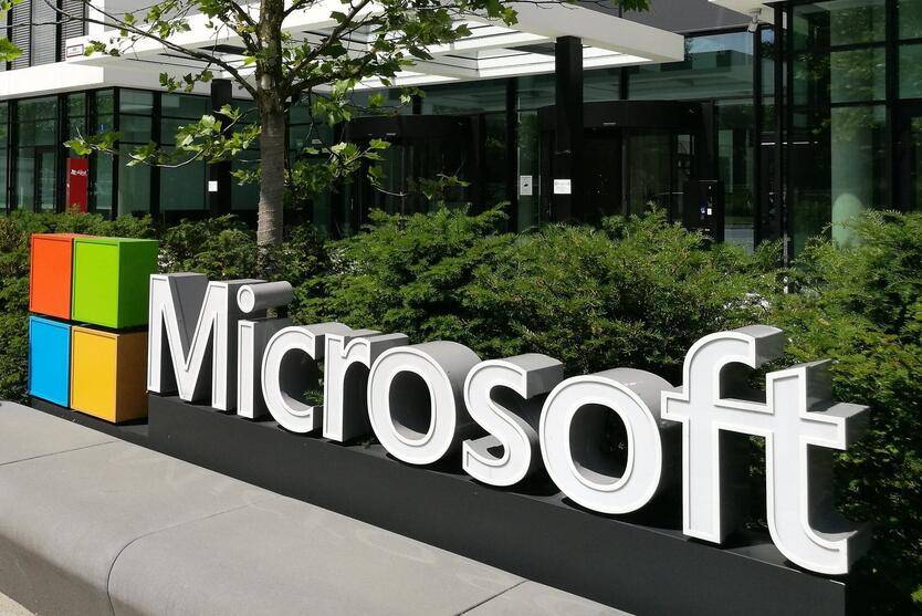 القيمة السوقية لـ Microsoft تتجاوز حاجز 2 تريليون دولار وتغلق فوقه لأول مرة في تاريخ الشركة