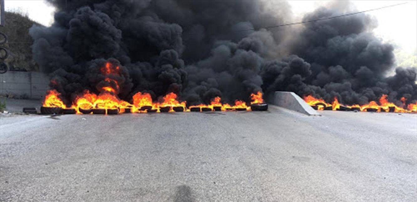 قطع طرقات في عدة مناطق.. وهذه التفاصيل