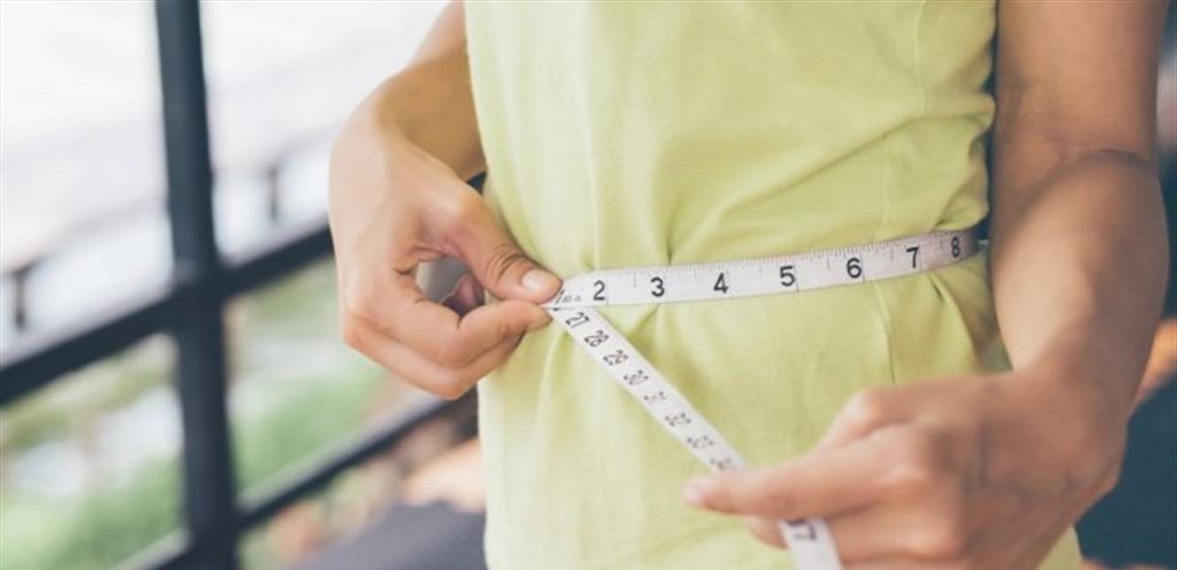 أسوأ 3 عادات غذائية تؤثر سلباً على محيط خصرك
