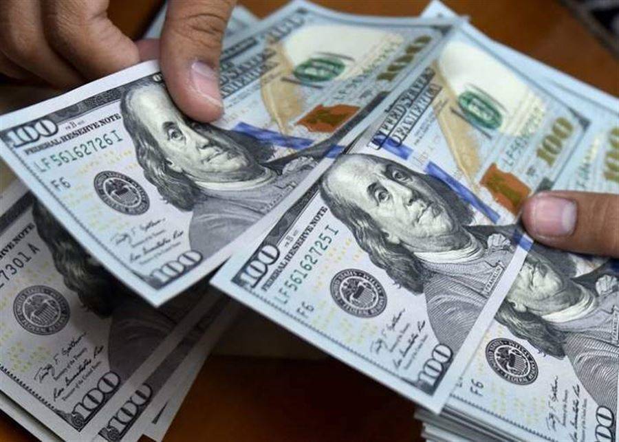 إنخفاضٌ في دولار السوق السوداء...كم بلغ؟