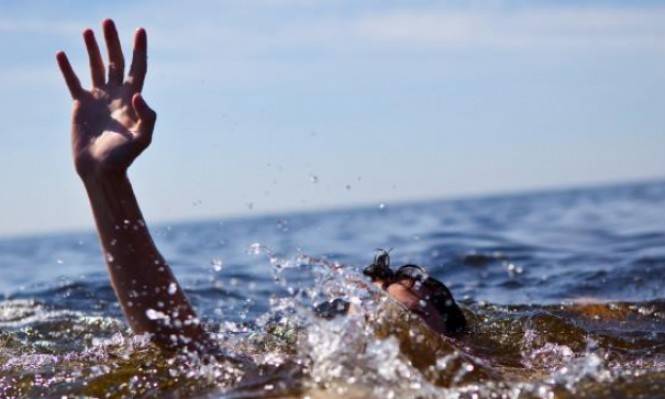 إنقاذ 6 أشخاص جرفتهم أمواج البحر