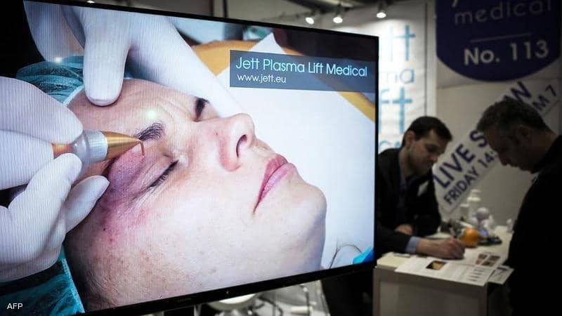 الدورات التجميلية في بريطانيا.. كابوس بنتائج مأساوية