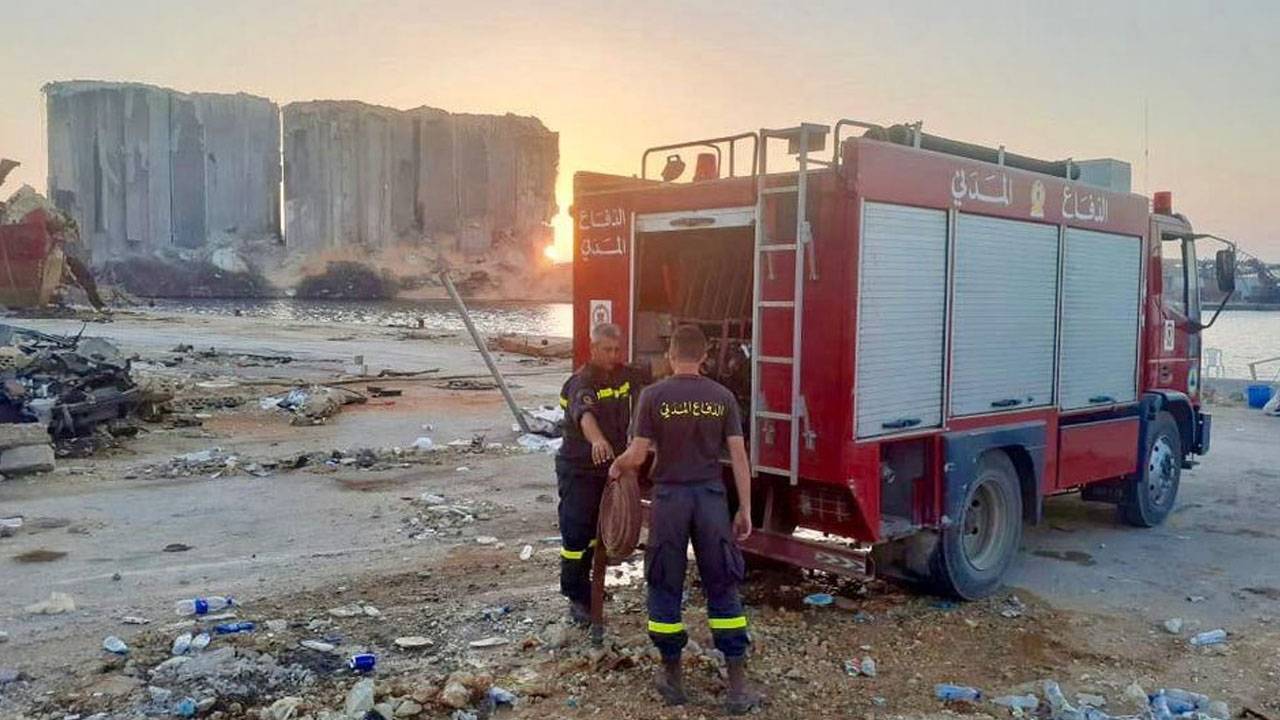 الدفاع المدني يواصل تنفيذ مهامه في مرفأ بيروت