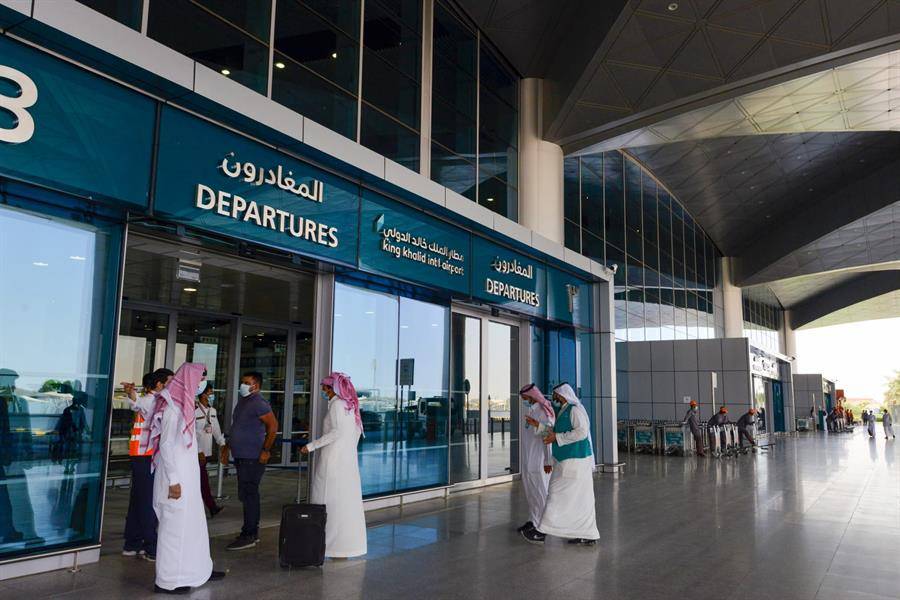 بينها الإمارات.. السعوديّة تمنع السفر إلى 3 دول من دون إذن مسبق