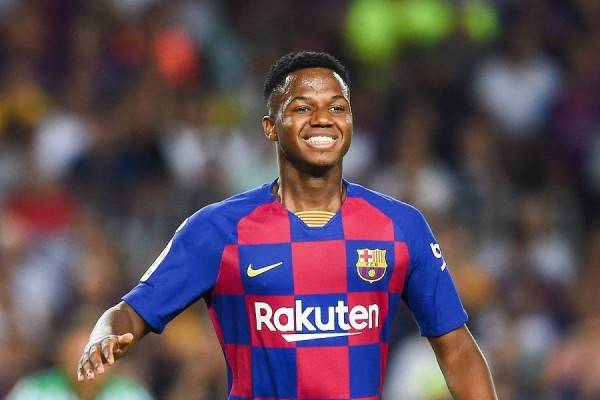 برشلونة يتلقى أنباء سعيدة بعودة فاتي