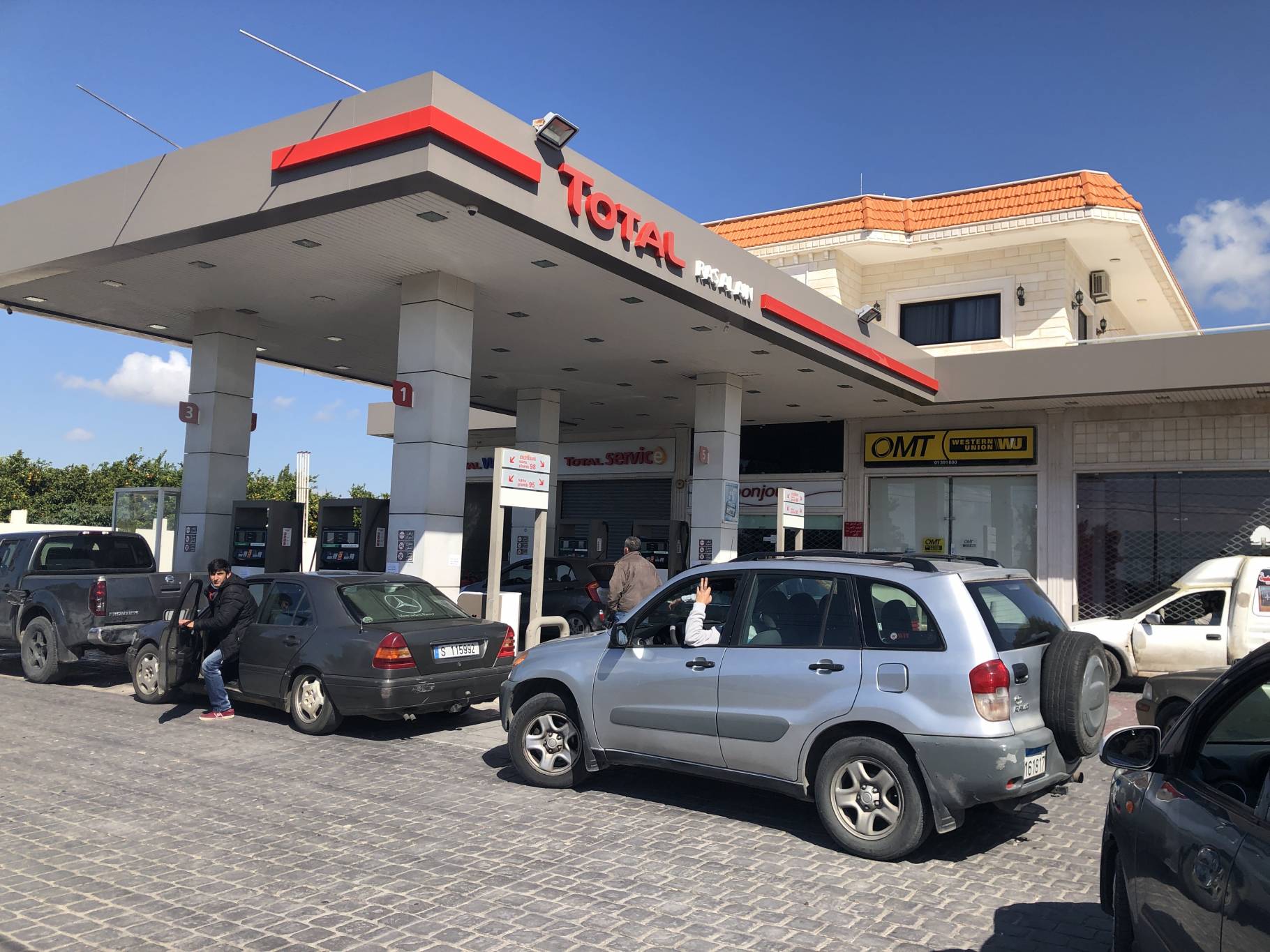 في صور… محطة محروقات رفضت فتح أبوابها!