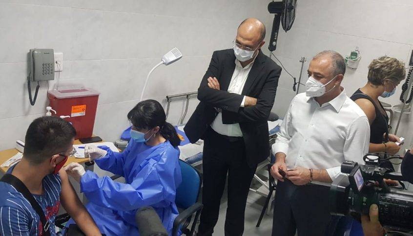 حسن يتفقد سير حملة التلقيح بلقاح فايزر بمبادرة من بو صعب