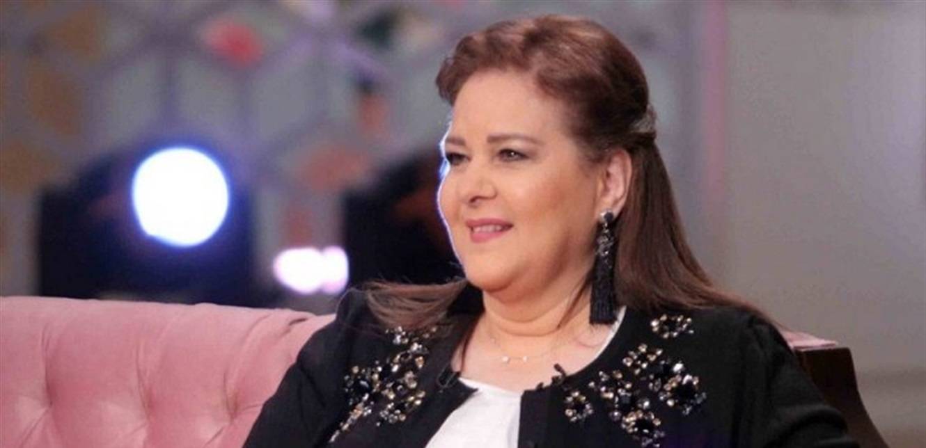 رئة دلال عبد العزيز في حالة صعبة.. ولا تستطيع الوقوف على قدميها