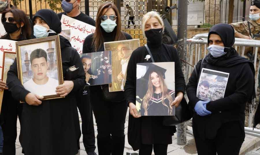 وقفة لأهالي ضحايا تفجير مرفأ بيروت أمام البوابة رقم 3