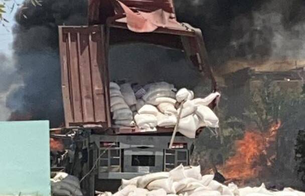 الصواريخ التي استهدفت قاعدة عين الأسد حملت بشاحنة طحين