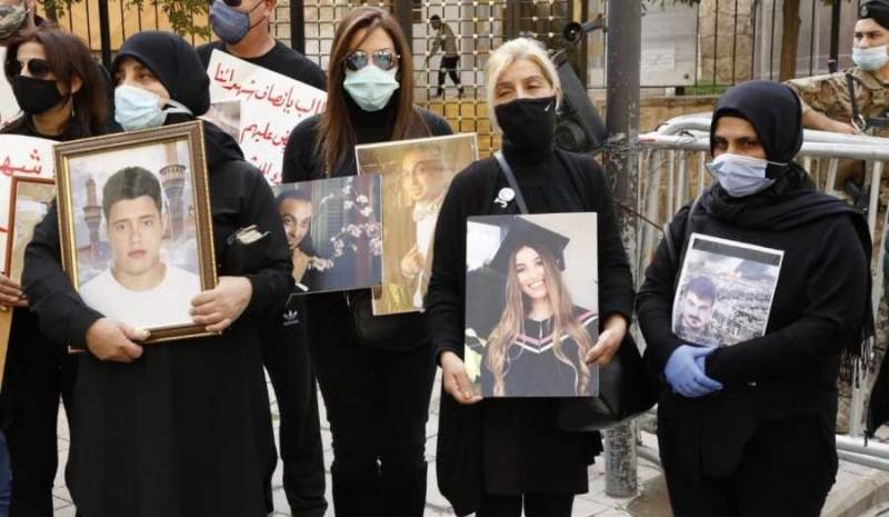 وقفة لأهالي ضحايا انفجار المرفأ دعما للقاضي البيطار