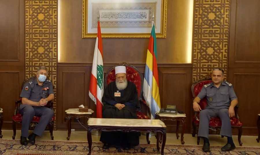 شيخ العقل يلتقي وفداً أمنياً ويدعو للالتفاف حول الجيش
