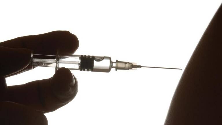 في محاولة لإنهاء "انتظار دام 40 عاما".. إطلاق تجربة لقاح فيروس نقص المناعة البشرية في جامعة أكسفورد